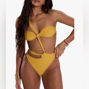 WDIRARA One Piece Cheeky Swimsuit Twist Front Asymmetrical Monokini Yellow Large